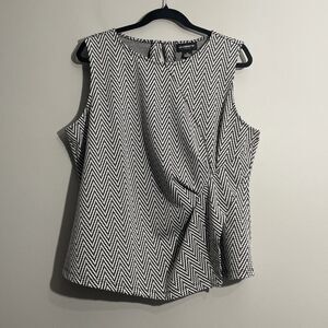 Liz Claiborne Geo Print Tank XL Black White Sleeveless Minimal Casual